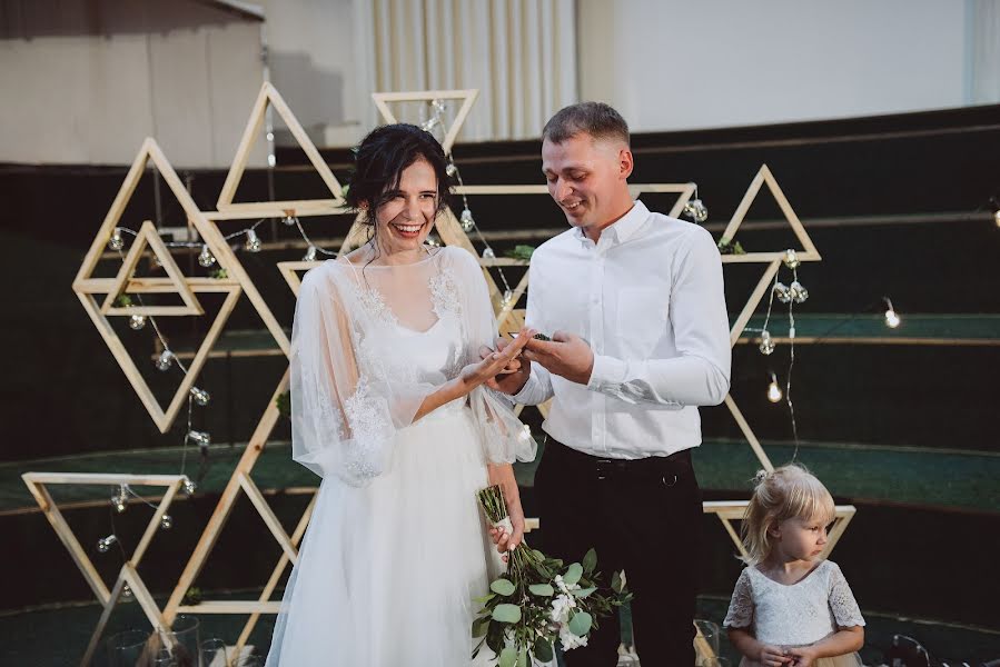 Fotógrafo de casamento Anna Artemenko (artemenko84). Foto de 12 de março 2019