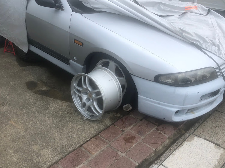 スカイラインの斜め45度後方の美学・R33スカイライン・GT-R仕様・未完成・R33ホイールに関するカスタム事例の投稿画像8枚目