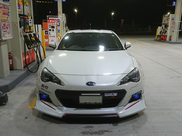 BRZのレッドメモリー・ガソスタは盛れるに関するカスタム事例の投稿画像1枚目