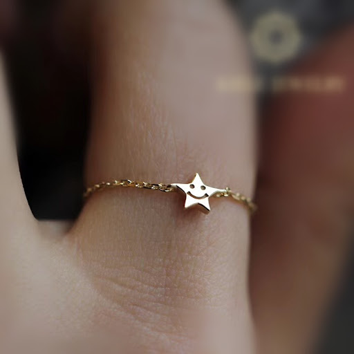 Title 4, 18K Pure Gold Diamond Chain Ring, a timeless pi...