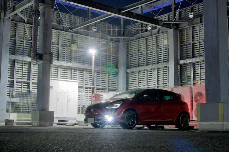ルーテシアの3月もよろしくお願いします・ルノー祭り・ルーテシア好きな人と繋がりたい・津田沼PARCO・PickUpCars2023に関するカスタム事例の投稿画像2枚目