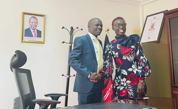 Narok Deputy Governor Tamalinye Koech (left) with outgoing Deputy Governor Evalyn Aruasa (right) in his new office on Thursday.