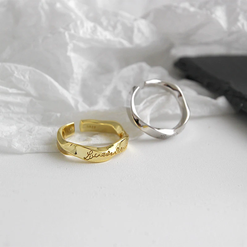 Bague ouverte anglaise torsadée Mobius en argent sterling S925, simple et élégante, un accessoire polyvalent pour tous les jours.