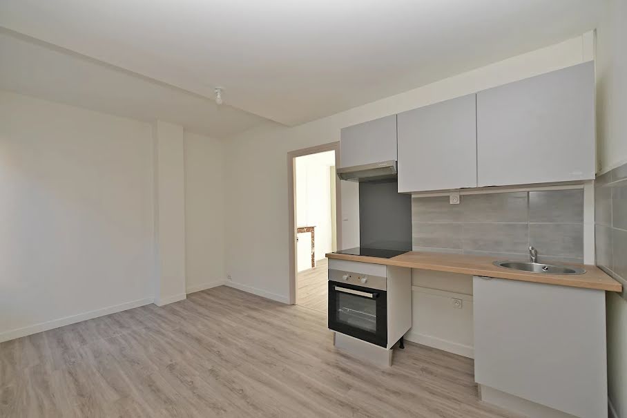 Location  appartement 1 pièce 28.92 m² à Saint-Quentin (02100), 410 €