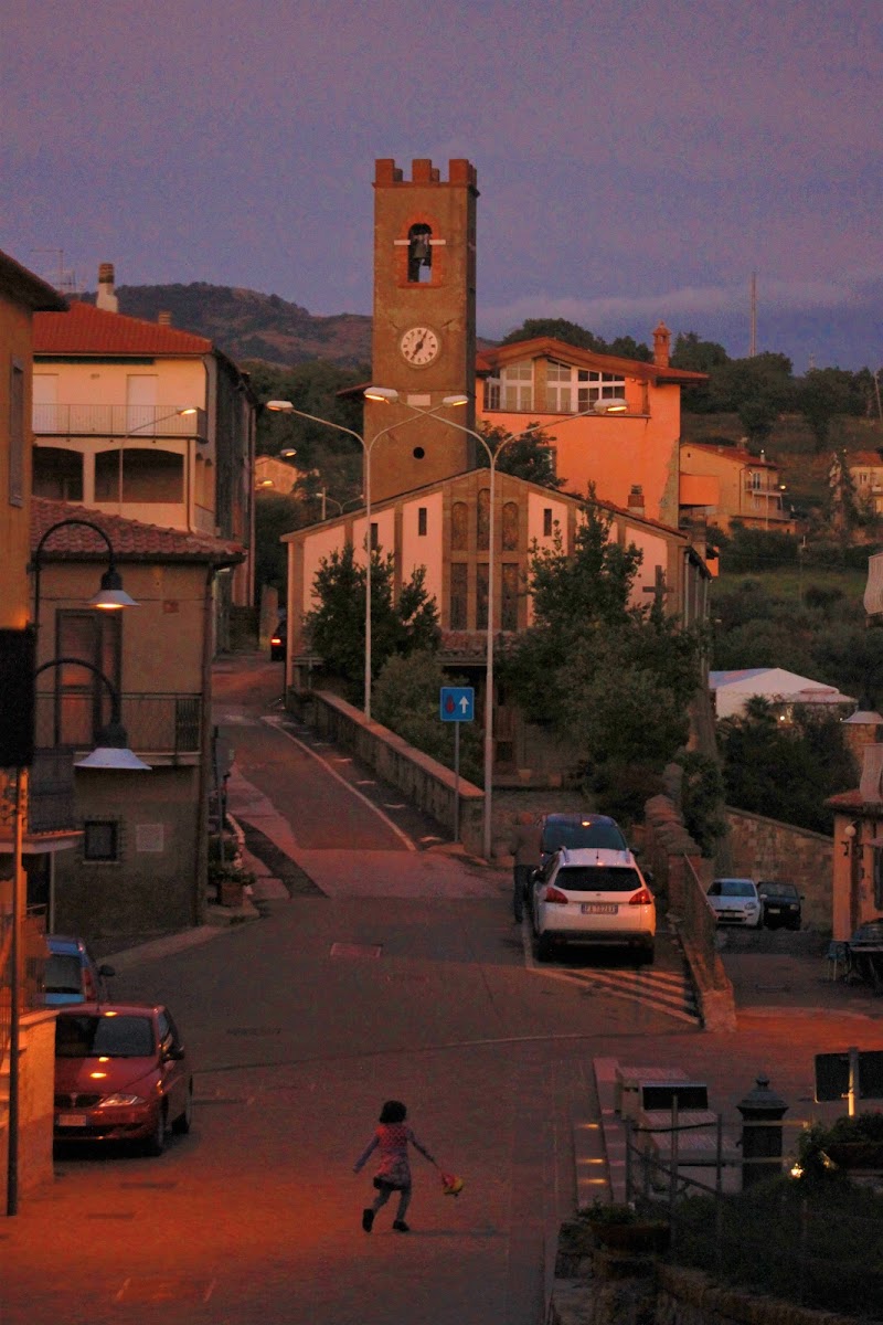 serata d'estate in borgo toscano di giulia_giustarini