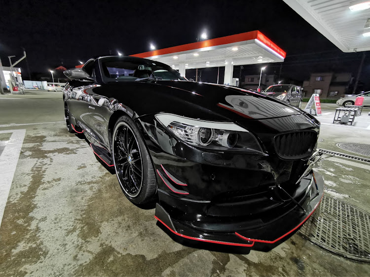 Z4 ロードスターのガソスタ・bmw・z4・黒赤が好き・洗車に関するカスタム事例の投稿画像1枚目
