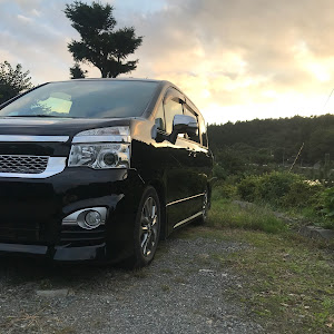 ヴォクシー ZRR75W