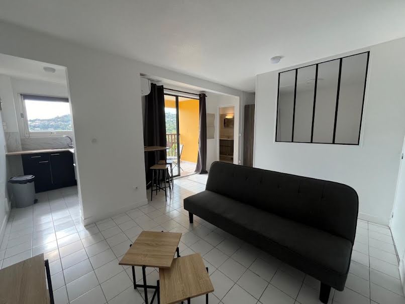 Location meublée appartement 2 pièces 28 m² à Fort de france (97200), 775 €