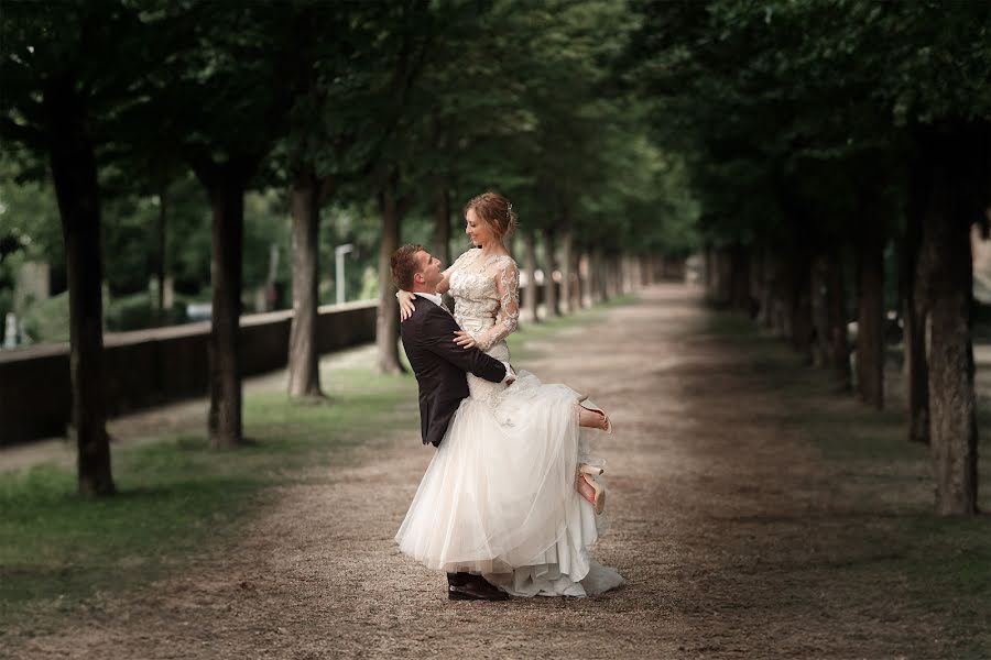 Wedding photographer Mikhail Laryanovskiy (media-arts). Photo of 27 March