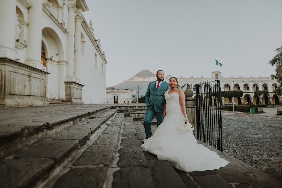 Fotografo di matrimoni Gustavo Vega (gustavovega2017). Foto del 26 dicembre 2023