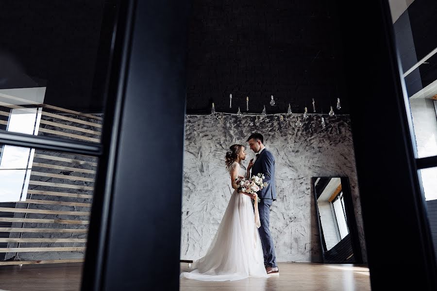 Wedding photographer Sasha Ovcharenko (sashaovcharenko). Photo of 17 April 2019