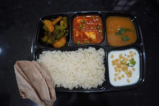 Veg Deluxe Thali