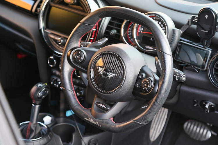 ミニ ハッチバックのガレージライトハウス・craftsman・f56jcw・ドライカーボン・ホーンカバーに関するカスタム事例の投稿画像1枚目