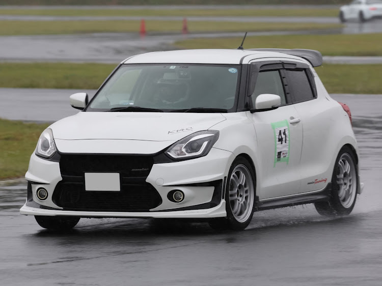 スイフトスポーツの筑波サーキット・TC1000・雨のサーキットに関するカスタム事例の投稿画像1枚目