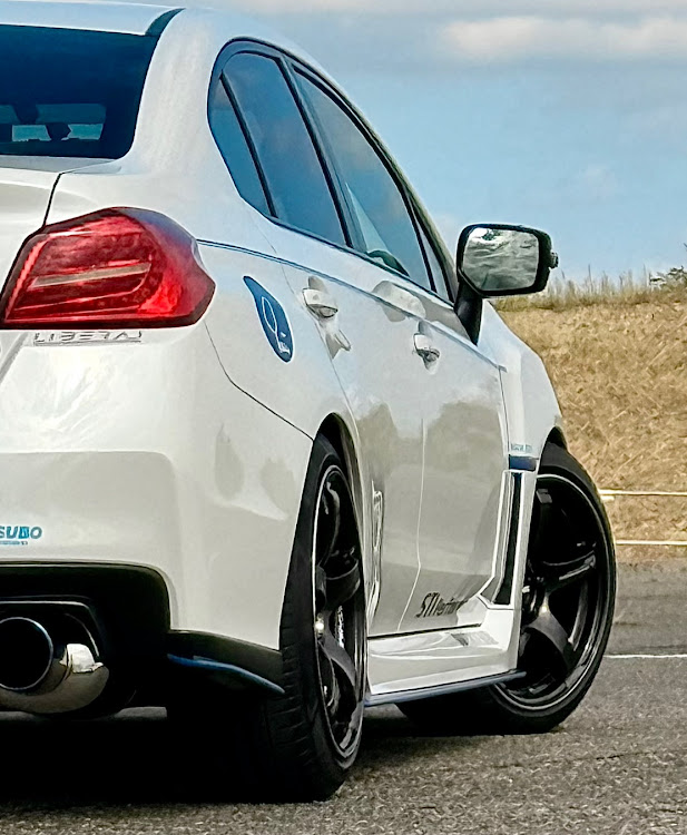 WRX STIのみんなでつくろうホイール図鑑・いつもイイネ&コメントありがとうございます🙇‍♂️・11月もよろしくお願いしますに関するカスタム事例の投稿画像3枚目