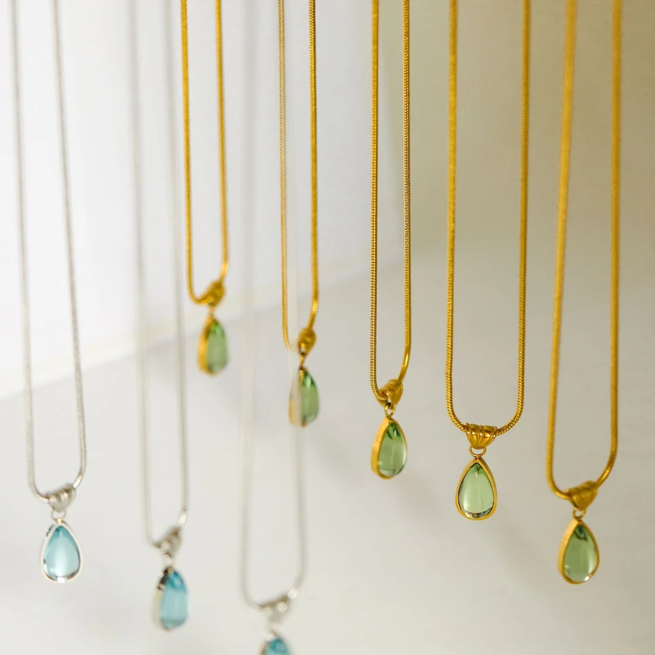 Retro French Temperament Waterdruppel Ketting, een elegante damesketting. Vintage design, perfect voor een vleugje stijl en verfijning. Geschikt voor elke outfit.