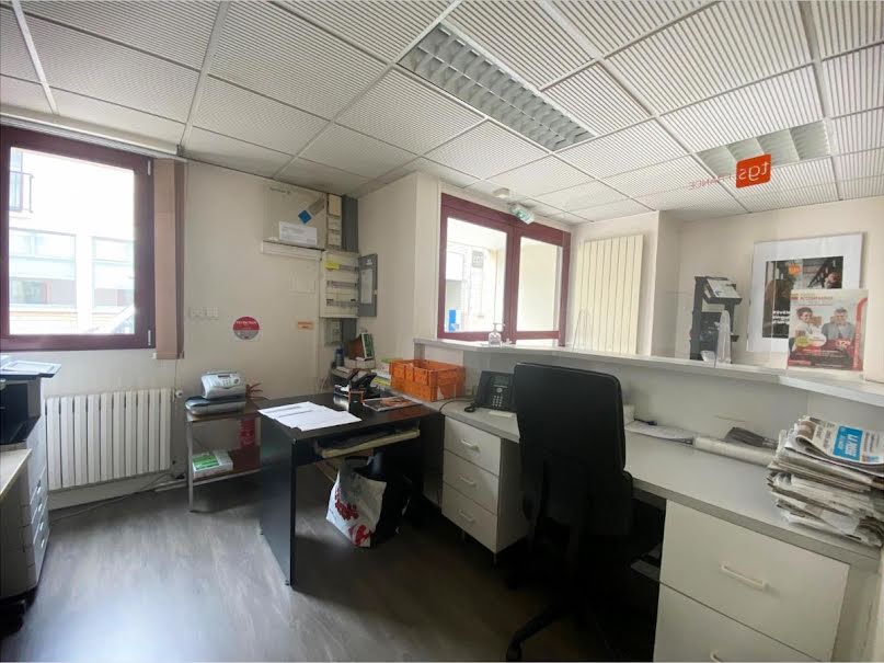 Vente locaux professionnels 11 pièces 214 m² à Valognes (50700), 279 900 €