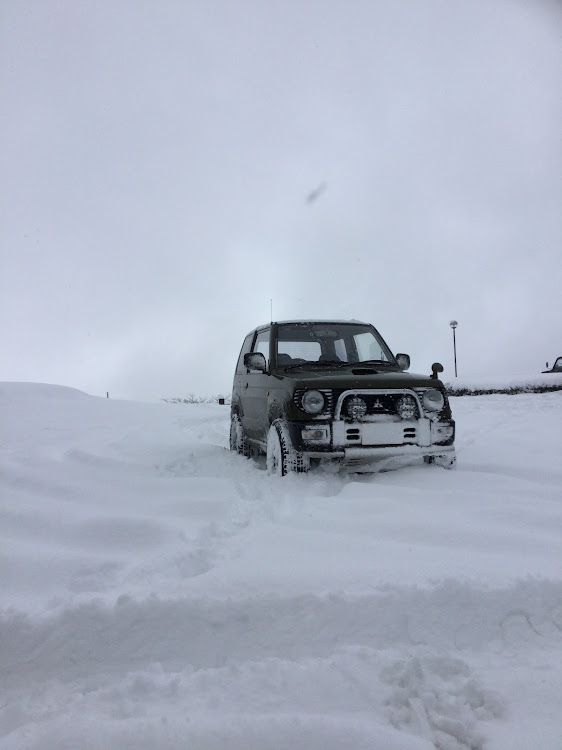 パジェロミニの雪ドリ・ゆきまみれ・雪が積もった・雪と愛車に関するカスタム事例の投稿画像1枚目