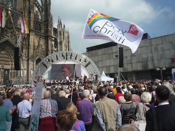 15-09-20_PC Fahne Roncalli-Platz Sarah.jpg