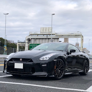 NISSAN GT-R