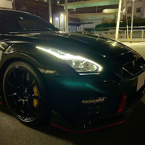 NISSAN GT-R