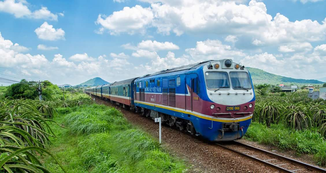 Tàu hỏa sẽ là một phương tiện di chuyển đến Hà Nội lý thú dành cho những du khách ở các tỉnh miền Bắc hoặc miền Trung