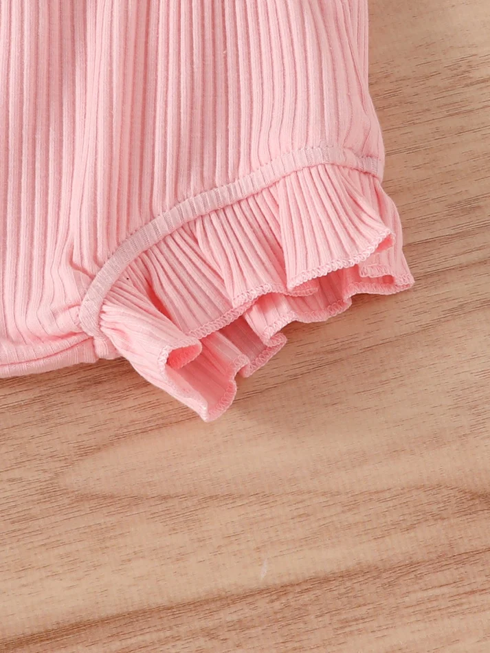 Traje de verano para niños con chaleco de color caramelo, ligero y fresco. Ideal para jugar y disfrutar del sol. Perfecto para el verano.