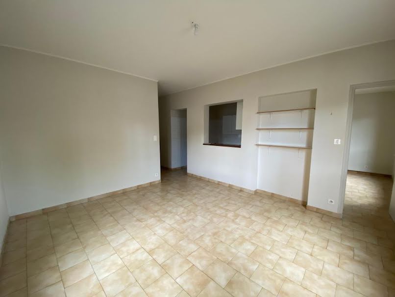 Location  appartement 3 pièces 50 m² à Caussade (82300), 615 €