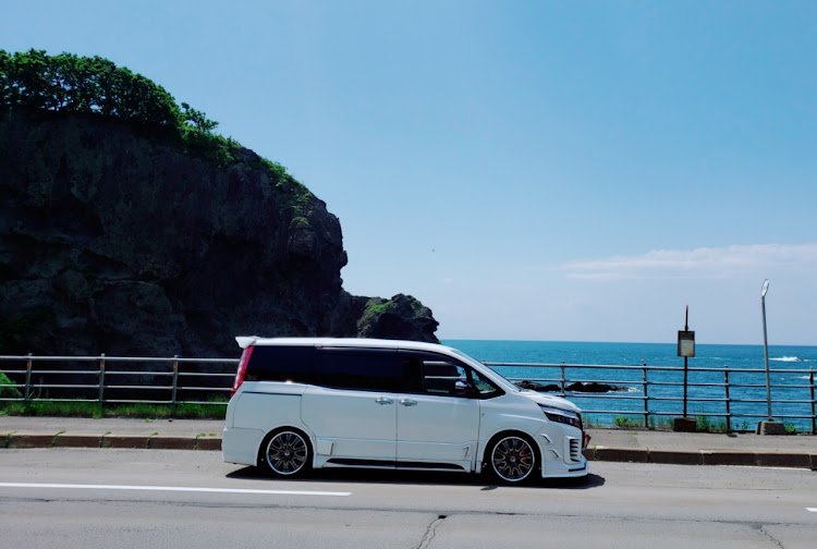 ヴォクシーの真横・支笏湖・美笛・海・洗車に関するカスタム事例の投稿画像1枚目