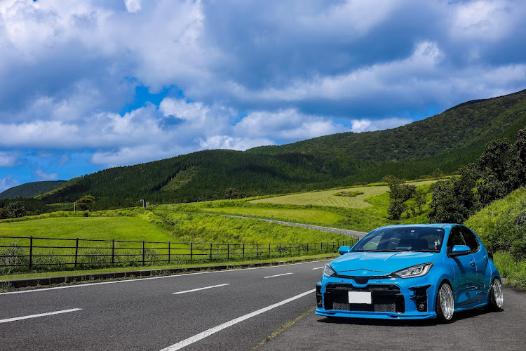 ヤリスのヤリス・ヤリススタンス・WORK MEISTER M1・GR顔・天空のプロムナードに関するカスタム事例の投稿画像3枚目