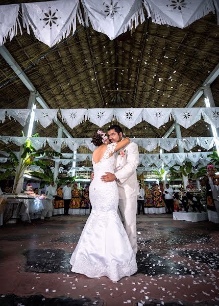 Photographe de mariage Constantino Ruiz Bautista (enigmatino). Photo du 15 décembre 2021