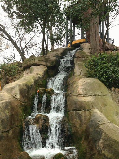 Cascada En Parque Maria Luisa