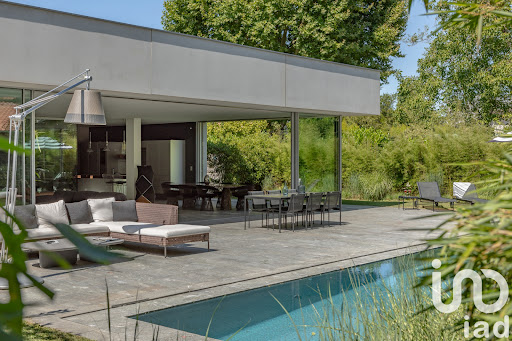 House with pool and garden 4
