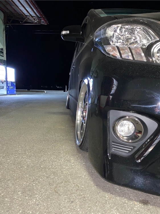アルファードの生脚・まさかの2週間・もっと下げたいなぁ・車高調に関するカスタム事例の投稿画像2枚目