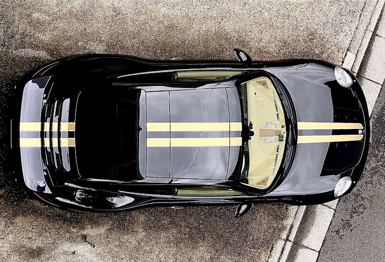 911 クーペのチー牛・すき家・真上ショット・ポルシェに関するカスタム事例の投稿画像1枚目