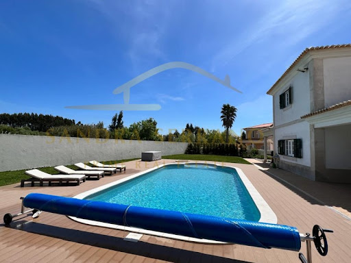 Maison avec jardin et terrasse 3