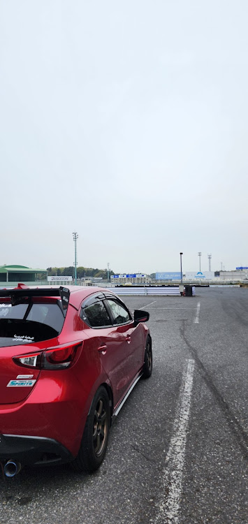 デミオのオタ鬼會・サーキットと愛車・実は車が好きなフィギュアスケーター・でも車は詳しくないに関するカスタム事例の投稿画像6枚目