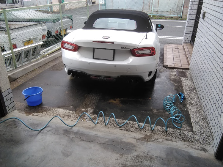 124スパイダーの水洗い洗車・自宅駐車場に関するカスタム事例の投稿画像3枚目