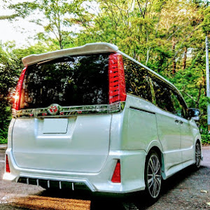 ヴォクシー ZRR80W
