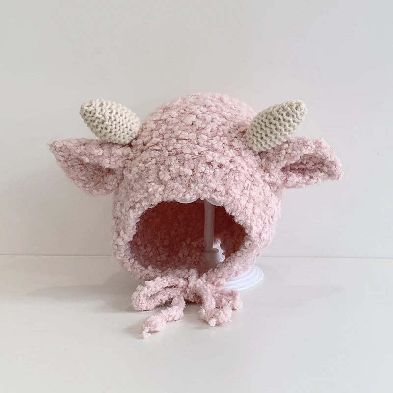 Little Sheep Horn baby muts herfst en winter met oorbeschermers. Houdt je baby warm en beschermd tegen de kou, ideaal voor de winter.
