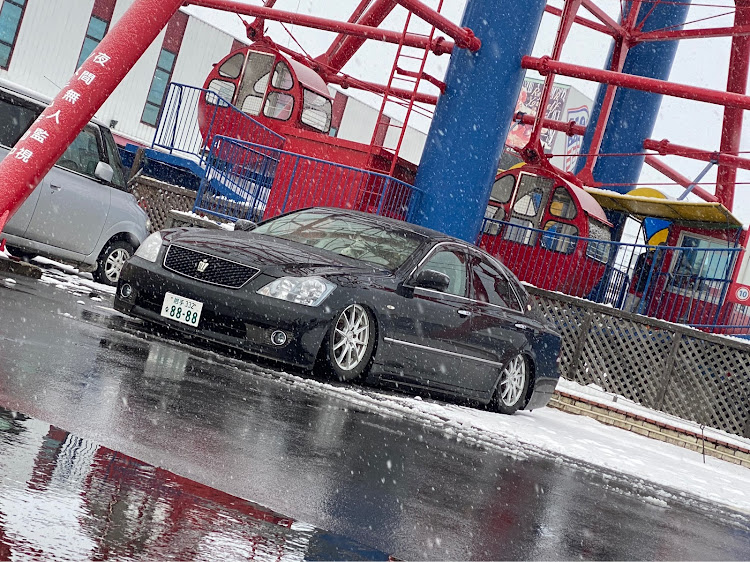 クラウンアスリートのスタッドレスタイヤへ交換・クラウン乗りと繋がりたい・医療従事者にエールを❗️・雪が積もった・雪に関するカスタム事例の投稿画像1枚目