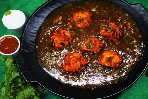 Paneer Momo In Manchurian Gravy