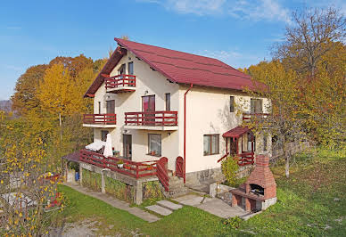 Maison avec jardin et terrasse 1