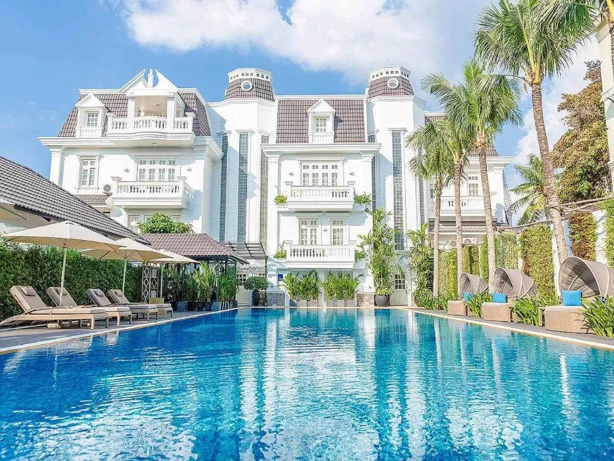 Villa sử dụng tôn giả ngói sang trọng