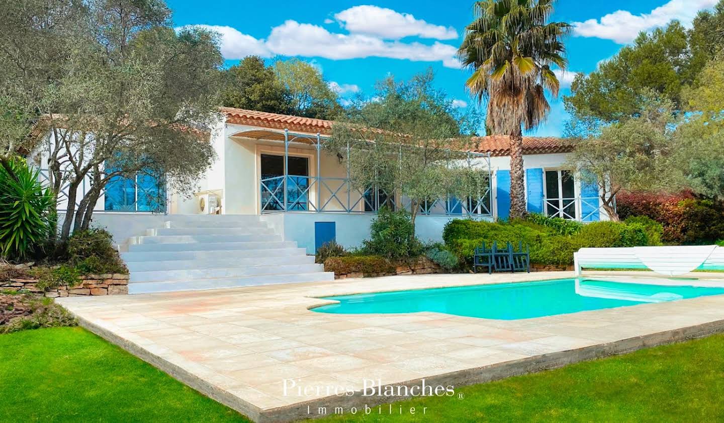 House with pool and terrace Nimes