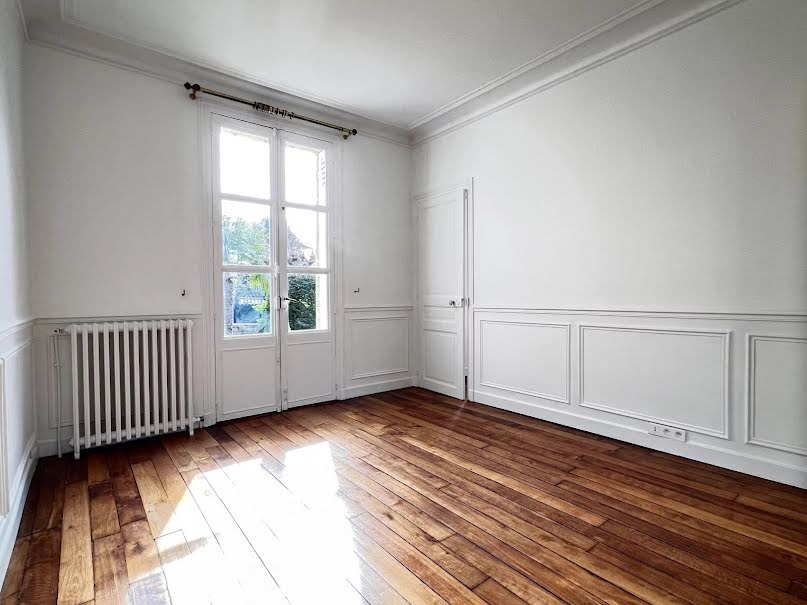 Location  appartement 3 pièces 54.02 m² à Le Vésinet (78110), 1 800 €