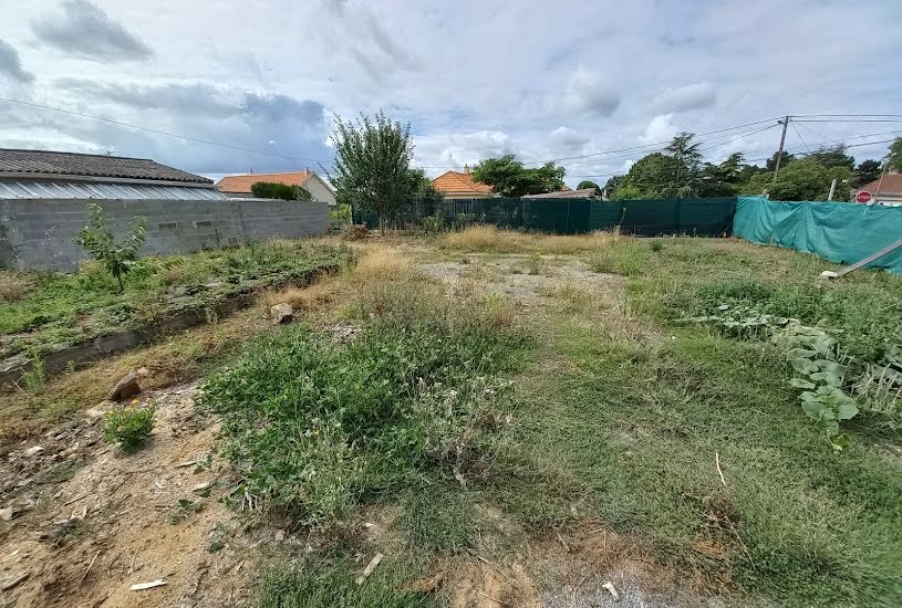  Vente Terrain + Maison - Terrain : 350m² - Maison : 91m² à Saint-Hilaire-de-Chaléons (44680) 