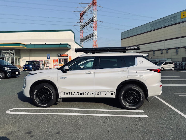 アウトランダーのブラックライノ・outlanderphev・bfgoodrich・Busters・サイドタープに関するカスタム事例の投稿画像2枚目