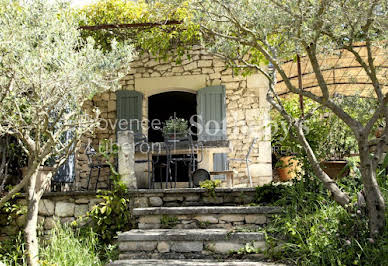 Maison avec piscine et jardin 5