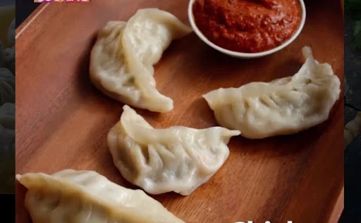 Chicken Steamed Momos (6 Pcs) From Mum's Kitchen."